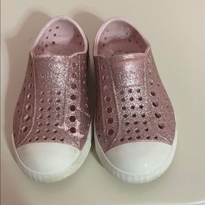 Native toddler girl size 8 shoe